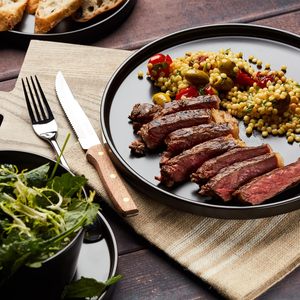 Juego <span class=keywords><strong>de</strong></span> <span class=keywords><strong>Vajilla</strong></span> <span class=keywords><strong>de</strong></span> Porcelana Negra Mate, Estilo Stone Lain Coupe, <span class=keywords><strong>16</strong></span> <span class=keywords><strong>Piezas</strong></span>, Desechable, Apto para Microondas y Lavavajillas, Moderno y Sólido - Product Image 5