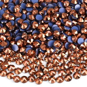 OLeeya 2088 Strass thermocollants 8+8 facettes, 8 grands et 8 petits, 16 facettes, dos plat, pierres en cristal à fixation à chaud avec colle forte - Product Image 2