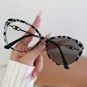 Gafas de Sol Retro Ovaladas con Logotipo Personalizado 2025 para Hombre y Mujer, Monturas de Aleación, Anti Luz Azul, Fotocromáticas - Product Image 5