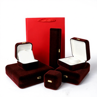 Coffret Cadeau de Luxe en Velours pour Bijoux : Boîte à Bagues, Pendentifs, Bracelets et Colliers – 5 Couleurs – Vente en Gros – Emballage Professionnel pour Bijoux