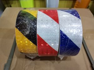 เทปสะท้อนแสงสีแดงขาวเพื่อความปลอดภัย,เทปสะท้อนแสงสีเหลืองดำสำหรับรถพ่วงรถบรรทุกกลางแจ้ง - Product Image 4