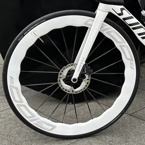 Juego de ruedas de <span class=keywords><strong>bicicleta</strong></span> GIOO de <span class=keywords><strong>26</strong></span> pulgadas 700C Cruiser con llantas onduladas de fibra de grava de carbono, freno de disco, pieza de <span class=keywords><strong>bicicleta</strong></span> de carretera, rueda de eje pasante de ciclismo - Product Image 1