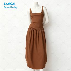 Vestidos midi cruzados de rayón para mujer, de corte holgado, sin mangas, con bordado floral y cinturón, para fabricación de prendas de vestir con corte y confección. - Product Image 2