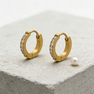 ต่างหูห่วงเล็กประดับคริสตัลเคลือบทอง 18K พร้อ<span class=keywords><strong>ม</strong></span>พู่ห้อย ต่างหูแบบหนีบสแตนเลส<span class=keywords><strong>ส</strong></span>ตีล ป้องกันการ<span class=keywords><strong>แพ</strong></span>้ เห<span class=keywords><strong>ม</strong></span>าะ<span class=keywords><strong>ส</strong></span>ำหรับเป็นของขวัญและงานปาร์ตี้ - Product Image 1