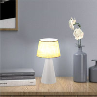 Lampe de chevet LED tactile moderne et minimaliste à piles, avec fonction de gradation, design original, lampe de table en métal pour une ambiance relaxante