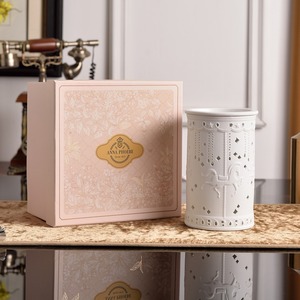 Lampe chauffe-cire en céramique romantique en forme de carrousel, ajourée et respirante, pour la fusion de cire aromatique, avec couvercle, coffret cadeau, pour le marché international - Product Image 2