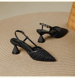 Escarpins noirs à bout pointu en satin avec bride réglable, talon fin clouté, sexy et confortables pour femme – Idéal pour l'été - Product Image 5