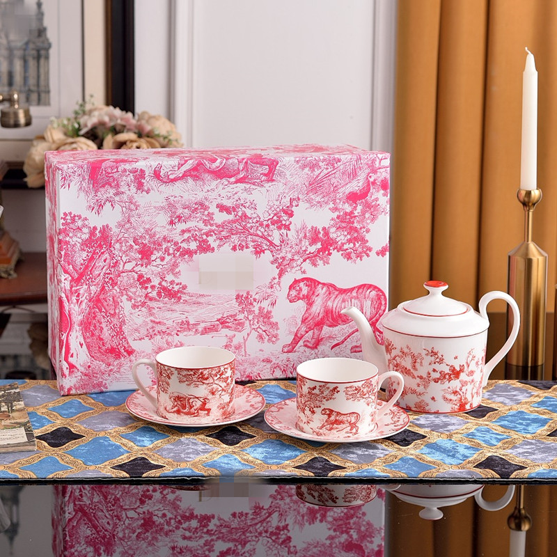 1 pot,2 cup and 2 saucer pink