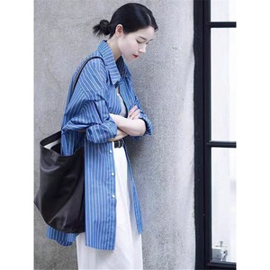 Chemisier Rayé Décontracté et Polyvalent à Col Français Tendance Nouvelle Collection Été 2026 pour Femme – Vente en Gros pour Boutiques - Product Image 4