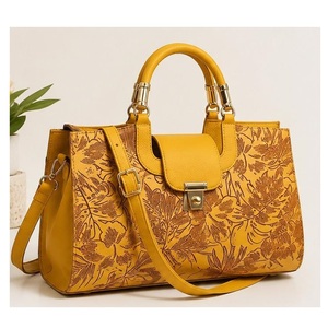 Bolso de Hombro de Cuero Genuino de Calidad de Exportación para Mujer, Elegante Bolso de Mano para Regalos Empresariales Disponible al Mejor Precio del Mercado - Product Image 1