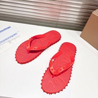 Sandales plates antidérapantes à semelles rouges cloutées de style européen pour hommes, tongs décontractées d'extérieur pour couples, respirantes pour l'été