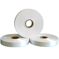 Ruban de tissu de satin de polyester de couleur unie pour l'étiquette d'entretien de vêtement