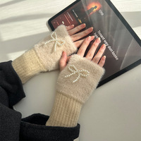 Gants mi-doigts en peluche tricotée avec motif ours mignon, manchette en peluche, chauds pour l'hiver, parfaits pour l'écriture, le bureau et les études