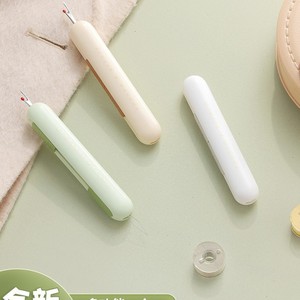 Outil d'enfilage d'aiguilles à coudre avec découseur, portable, pour la couture et la réparation de vêtements, en plastique, multifonction - Product Image 2