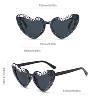Lunettes en plastique en forme de cœur « Reine des Anniversaires » avec paillettes pour décorations de fête de bachelorette, accessoires photo de mariage, enterrement de vie de jeune fille, remise de diplôme, personnalisables