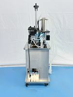 Ligne de production de remplissage de liquide de parfum semi-automatique à 4 buses pour l'emballage de l'eau et du verre dans la fabrication de parfums
