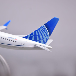 Modèle d'<span class=keywords><strong>avion</strong></span> en résine Boeing 737 United Airlines 20 cm, objet de <span class=keywords><strong>collection</strong></span> avec train d'atterrissage pour exposition - Product Image 6