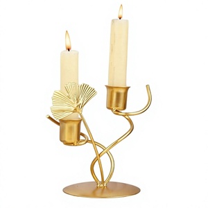 Portavelas de hierro de color dorado de 2 brazos hechos a mano, portavelas de tamaño personalizado de diseño estándar para decoración del hogar - Product Image 1