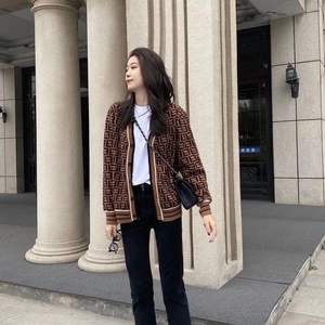 Pull cardigan femme automne-hiver 2025, style rétro chic, lettres, coupe ample, tricot épais, anti-âge - Product Image 3