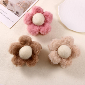 Nouvelle pince à cheveux en peluche fleurie 8cm, accessoire de mode mignon pour femmes, automne-hiver - Product Image 1
