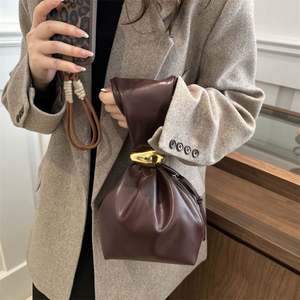 Sac à main plissé vintage I-0581 pour femme, petit sac fourre-tout élégant en cuir PU, sac de soirée, sac seau pour femme - Product Image 6