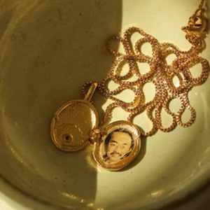 Простой Овальный латунь позолоченный открытый и закрытый Фото Кулон Солнце Луна демон глаз ожерелье - Product Image 1