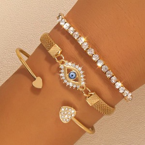 Conjunto de pulseras con forma de corazón y diamantes de imitación para mujer, accesorios de joyería de alta gama para niñas, regalo de uso diario, venta al por mayor - Product Image 6