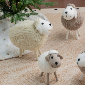 Ornement de table en laine tricotée, figurine d'agneau en feutre faite à la main, décoration de Noël pour étagère de style campagnard - Product Image 3