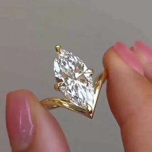 Anillo de compromiso solitario elegante de moissanita 925 con forma de marquesa en oro amarillo chapado, anillo de diamante de moissanita para venta al por mayor. - Product Image 2
