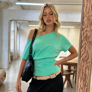 Camiseta Elegante de Color Sólido con Hombros Descubiertos y Cintura Ajustable con Lazos para Mujer - Product Image 4