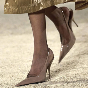 รองเท้าส้นสูงแบบสวมเปิดส้นสำหรับผู้หญิง ดีไซน์หัวแหลม แต่งสายรัดด้านหลัง สีสันหลากหลาย วัสดุหนังแก้ว - Product Image 4