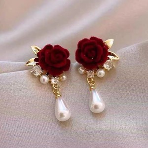 Orecchini a Perno da Donna alla Moda in Velluto Rosso con Fiore e Diamanti, Stile Francese <span class=keywords><strong>Trendy</strong></span> con Strass, Zirconi e Perle per Anniversario - Product Image 2