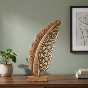 Pluma de Latón Decorativa para Mesa, Pieza de Arte de Estilo Rústico con Acabado de Madera Natural - Product Image 2