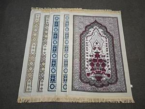 Tapis <span class=keywords><strong>de</strong></span> <span class=keywords><strong>prière</strong></span> <span class=keywords><strong>de</strong></span> luxe floral <span class=keywords><strong>de</strong></span> nouvelle collection avec <span class=keywords><strong>ligne</strong></span> dorée brillante pour le cadeau du Ramadan Eid - Product Image 6