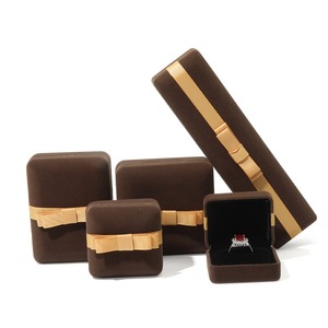 Caja de Joyería de Terciopelo de Lujo Moderna con Logotipo Personalizado, con Lazo, para Exhibición de Collares, Anillos y Pulseras - Product Image 4