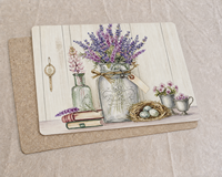Ensemble de sets de table en MDF écologique, style campagnard, motif floral, avec dos en liège, personnalisable directement de l'usine, avec sous-verres et plateau de service