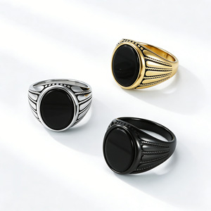 แหวนแฟชั่นผู้ชาย แหวนพลอยสีดำ ตัวเรือนเหล็กสีทอง ขอบสีดำ รูปทรงเรขาคณิต ทรงกลม ของขวัญ เครื่องประดับ - Product Image 1