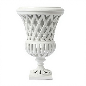 Macetero de aluminio fundido Royal White, urna clásica para paisajismo, jarrón decorativo para interiores y exteriores, para jardín, hecho a medida. - Product Image 1
