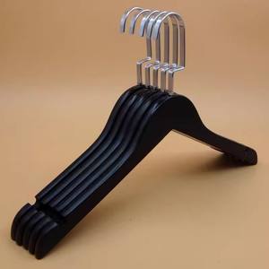 Appendiabiti in Legno Massello Antiscivolo Durevole con Gancio Piatto in Metallo Senza Tracce per Pantaloni e Cappotti, Espositore per Negozi di Abbigliamento - Product Image 3