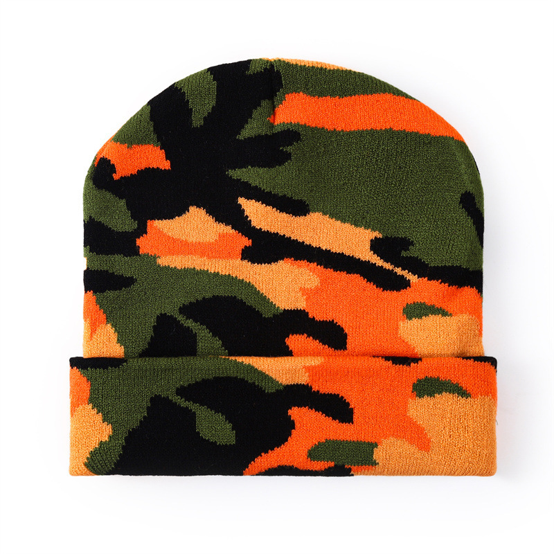 Chapeau garni camouflage orange
