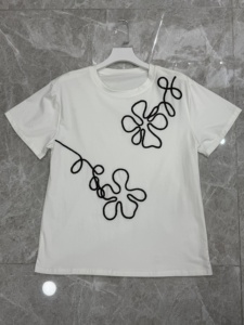 T-shirt en coton 100% personnalisé, fabrication ODM OEM, avec broderie, coupe ajustée, style <span class=keywords><strong>italien</strong></span>, haut pour femme, boutique de mode. - Product Image 2