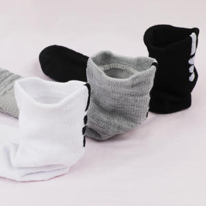 Chaussettes de sport en coton avec logo personnalisé, chaussettes de course athlétiques pour hommes, chaussettes de tennis à la cheville, respirantes, anti-humidité, compression, antidérapantes - Product Image 4