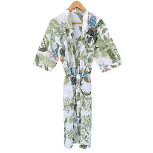 Bata Kimono de Algodón de Tallas Grandes con Diseño Floral de Estilo Moderno, Estampado Floral Hecho a Mano, Disponible a Precio Mayorista - Product Image 1