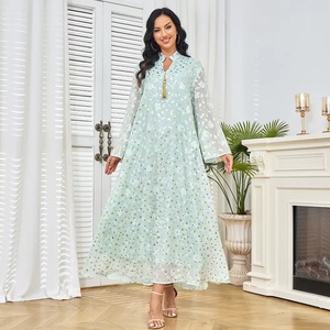 Robe longue Abaya élégante et respirante pour <span class=keywords><strong>femme</strong></span>, style européen et américain, avec estampage doré et pendentif à pompon, en polyester, pour mariage d'automne 2026 - Product Image 1