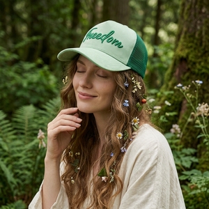 Gorra Trucker de 5 Paneles al por Mayor, Gorras Trucker Verdes Lisas al por Mayor, Gorra Trucker de Gamuza con Logotipo Bordado Personalizado Profesional - Product Image 5