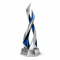 Trophée métallique Echelon, ailettes en cuivre brossé s'élancant vers des ailes montantes, trophée métallique personnalisé pour les sports
