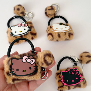 Porte-clés pendentif en forme de petit sac en cuir imprimé léopard avec boule de fourrure en peluche - Product Image 3