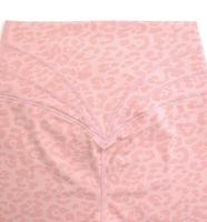 Ensemble de yoga 2 pièces tendance 2026 pour femme, imprimé léopard, haute élasticité, avec brassière de sport à col en V torsadé et short de fitness taille en V