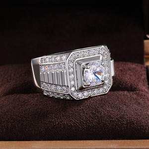 Anello dal Design Audace Stile Classico per Uomo - Product Image 2