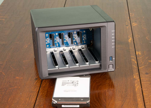 DS1522+ Diskstation R1600 NAS เครื่องจัดเก็บข้อมูลแบบตั้งโต๊ะ 5 ช่อง - Product Image 4